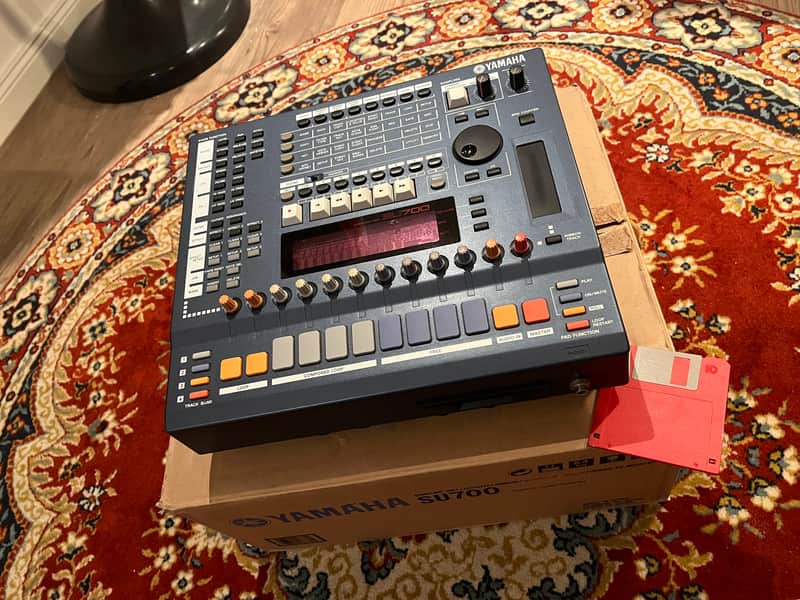 Yamaha SU700 in original box