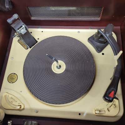 Pilot PT-1030 High Fidelity Phonograph 1956 Walnut image 6