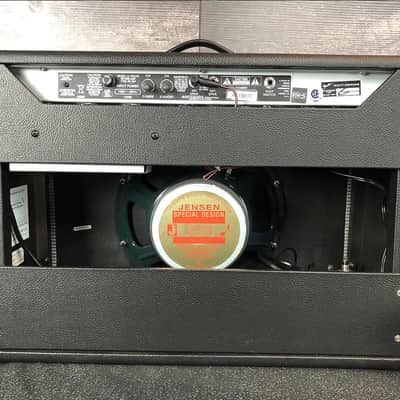 Fender '65 Deluxe Reverb Reissue 22-Watt 1x12" Guitar Combo 1994 - Present - Black image 2