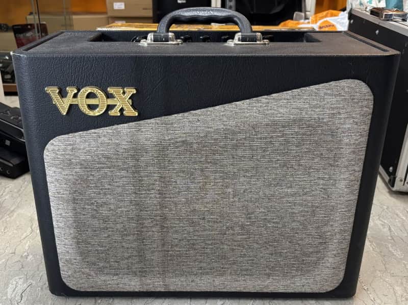 Vox AV15 15W 8-inch valve guitar combo amplifier image 1