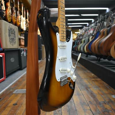 Fender American Vintage Reissue 1957 Stratocaster 2000 2-Color Sunburst w/Tweed Case image 2