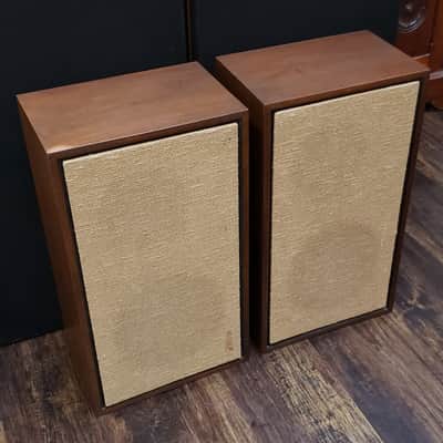 KLH Model 32 1966-1972 Walnut image 2
