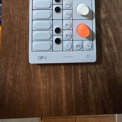 Immagine Teenage Engineering OP-1 Portable Synthesizer Workstation 2011 - Present - White - 4
