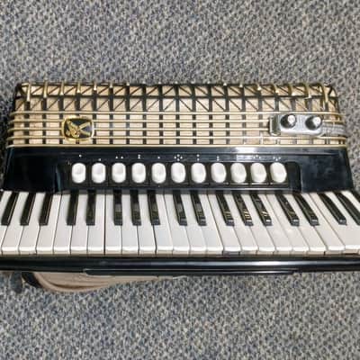 Hohner Atlantic IV N De Luxe Accordion image 3
