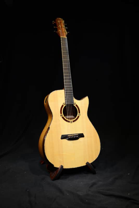 2018 Maestro Guitars Victoria OM CSB Swiss Spruce Private Collection