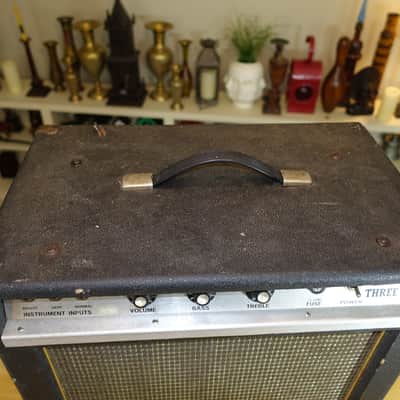 Guild Model Three 1x15 Bass Cabinet 1970's black image 6