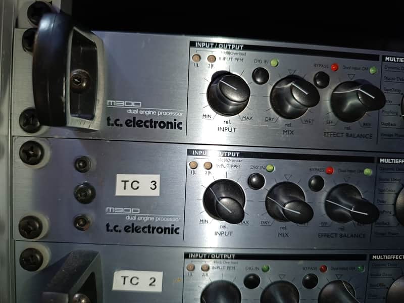 TC Electronic M300 Dual Engine Effects Processor 2000s - Silver image 1
