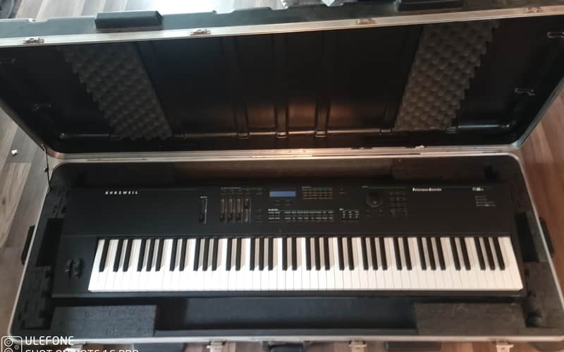 Kurzweil PC88mx 88-Key 64-Voice Performance Controller and Synthesizer