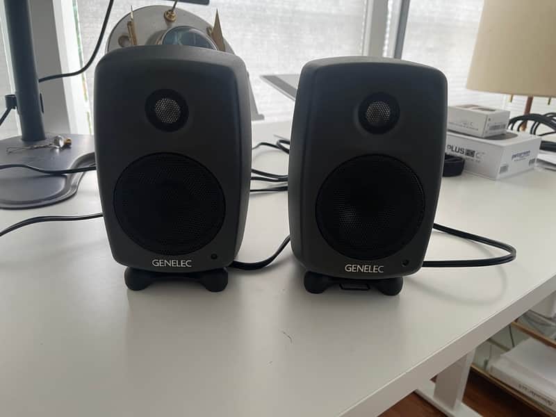 Genelec 8010A 3" Powered Nearfield Studio Monitor (Pair) 2005 - Gray image 1