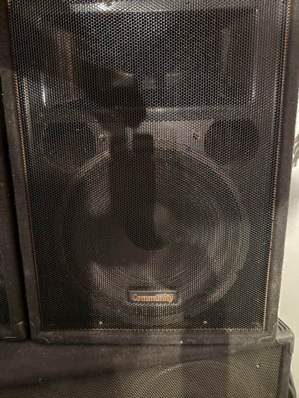 Community XLT43 2010's - Black carpet ,and black metal grille. image 1