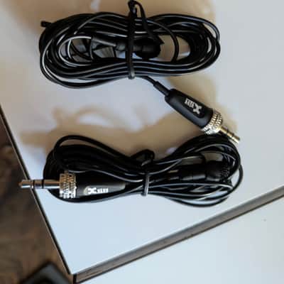 Xvive U5T2 2-Channel Camera Mount Wireless Lavalier Microphone System 2022 - Present - Black image 3