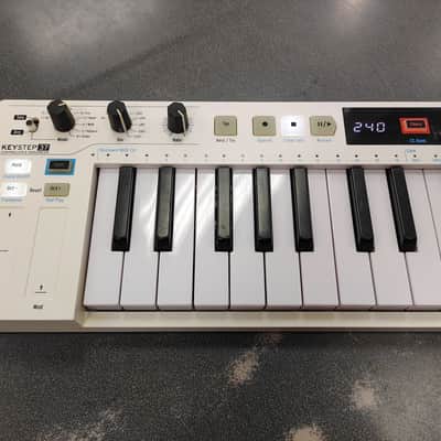 Arturia KeyStep 37 MIDI Controller / Keyboard 2021 - 2025 - White image 9