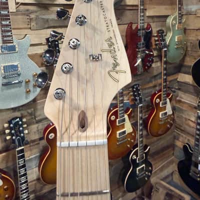 Fender Eric Clapton Artist Series Stratocaster with Vintage Noiseless Pickups 2001 - Present - Olympic White image 12