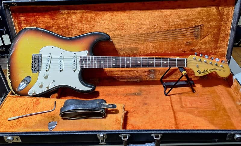 1969 Fender Stratocaster with Rosewood Fretboard W/OHSC
