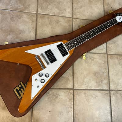 2024 Gibson USA '70s Flying V Electric Guitar Antique Natural image 2