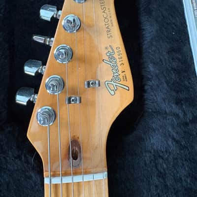 Fender Stratocaster 1983 - Black with Maple fretboard image 4