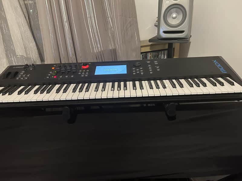 Yamaha MODX7 Synthesizer