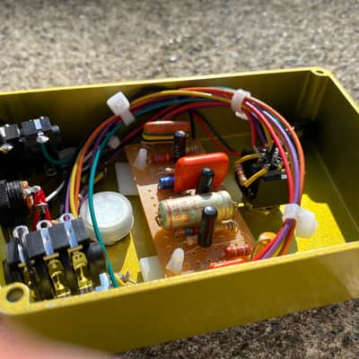 Spectre Electronics - Fuzz Sound MKIV Tone Bender OC140 Metallic Gold image 7