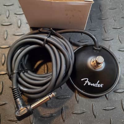 Fender One Button Footswitch with RCA Adapter 099-4049-000 W/ 1/4" Jack Recent - Black image 3