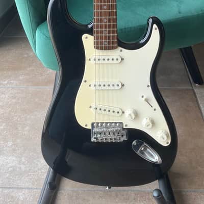 Squier Affinity Series Stratocaster 21-Fret with Rosewood Fretboard 1997 - 2000 - Black image 1