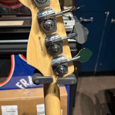 Fender 60th Anniversary American Jazz Bass 2005 - 2006 - 3-Color Sunburst image 6