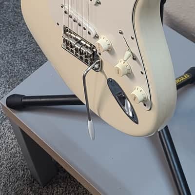 2011 Fender American Standard Stratocaster EXCELLENT GUITAR! USA! 2011 - White image 5