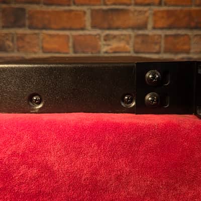 Panamax MR4300 9-Outlet Power Conditioner image 6