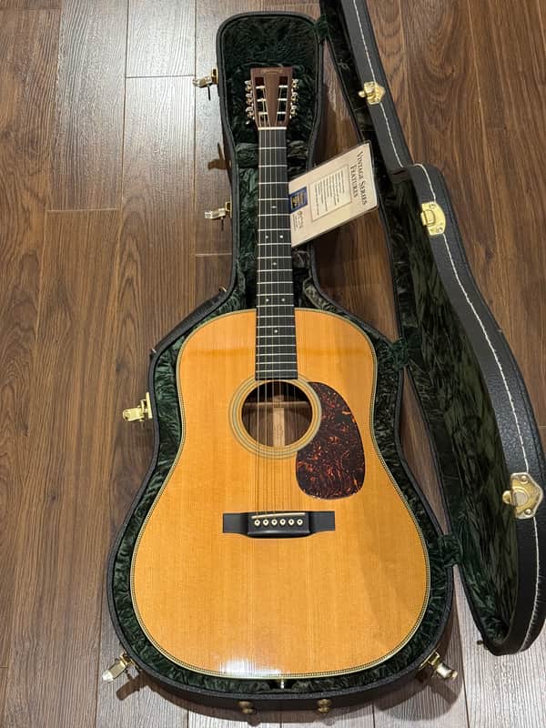 Martin HD-28vs Slotted headstock 12 fret 2002 - Gloss image 1