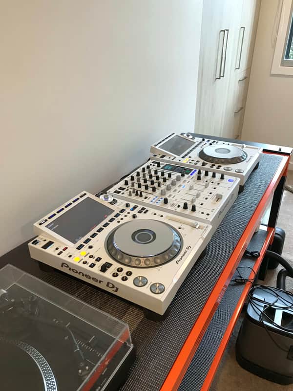 CDJ-3000-W DJ Multi-Player + DJM-900NXS2-W (Limited Edition White - DJ Equipment) image 1