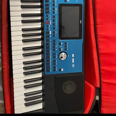 Korg Pa700 Professional Arranger - Blue Used in mint conditon