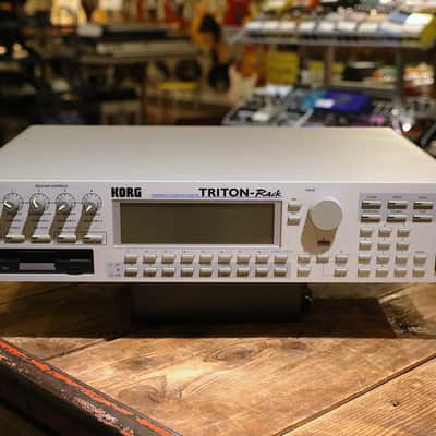 Korg Triton Rack Rackmount 60-Voice Polyphonic Workstation 2000 - 2005 - Silver