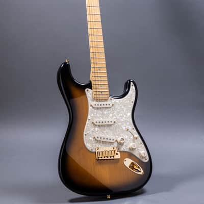 Fender Limited Edition 50th Anniversary Stratocaster 2004, Sunburst image 2