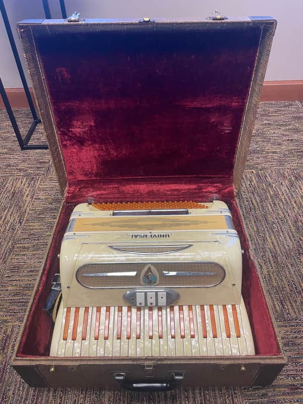 Universal Accordion in Pearl White image 1
