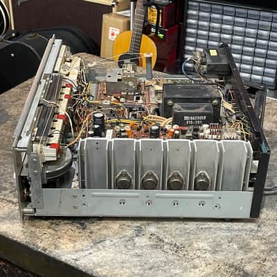 Marantz Model 2238B 38-Watt Stereo Solid-State Receiver 1977 - 1979 - Silver image 18