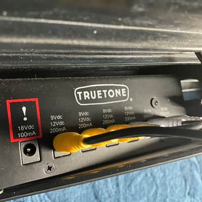 Truetone CS7 1 Spot Pro Power Supply & SKB Pedalboard Bundle PLUS 12 Patch Cables image 3