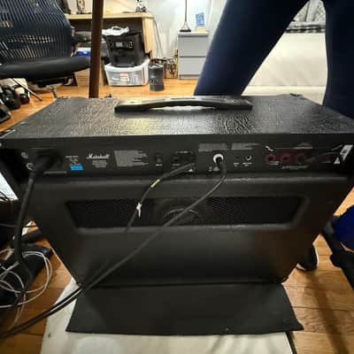 Marshall DSL40CR 40-watt 1 x 12-inch Combo Amplifier and Marshall PEDL-91016 6-Way Footswitch Pedal image 4