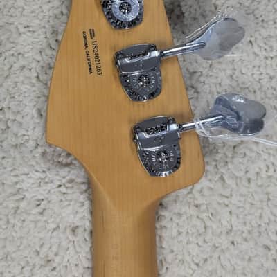 Mint Fender American Ultra II Precision Bass®, Maple Fingerboard, Ultraburst +HS Case image 6