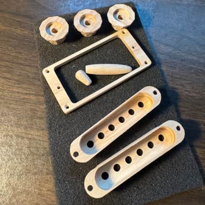 Guilford Ash Holy Grail Combo - Humbucker ring, 2)Strat pickup covers (43mm USA common Strat), 1) 5way Selector knob, 1) Trem Tip (3/16” Rod), 3) 1122 facet cut Knobs image 2