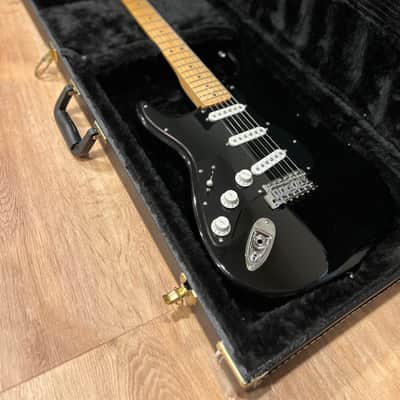 Fender Standard Stratocaster Left-Handed with Maple Fretboard 2006 - 2017 - Black image 5