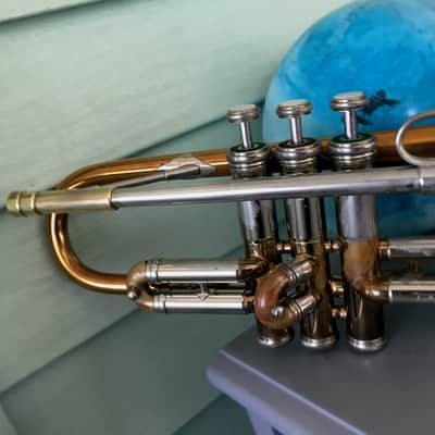 SUMMER DEAL RARE LARGE BORE HOLTON MODEL 51 TRUMPET ORIGINAL FINISH COMPRESSION FINE LARGEST BORE HOLTON MADE ELKGART MADE WITH GOOD CASE image 16