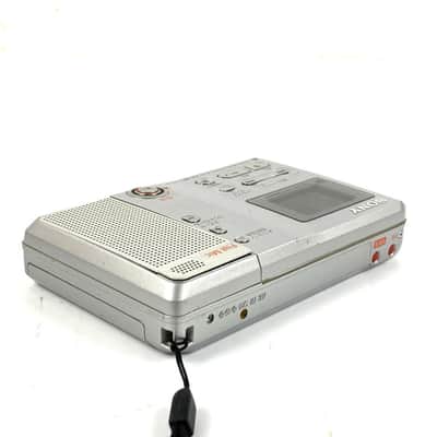 Sony MZ B10 2002 - Sony Walkman Portable mini disc player Sony MZ B10 silver TGHM image 4