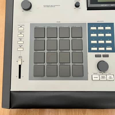 Akai MPC60 Integrated MIDI Sequencer and Drum Sampler 1988 - 1991 - Grey image 3