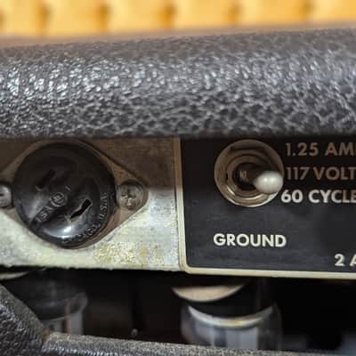 Fender Vibrolux Reverb 2-Channel 35-Watt 2x10" Guitar Combo 1967 - Black Panel image 6