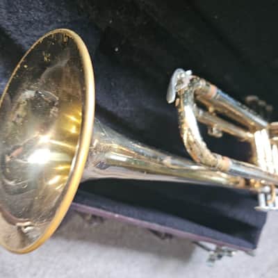 Yamaha YTR-2320 Trumpet. Japan. Good cond if get curves un-stuck. With case & MP image 7