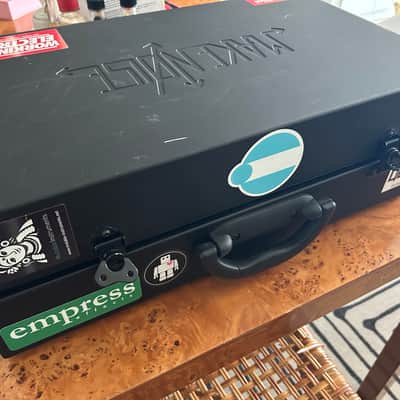 Loaded case - Make Noise 4-Zone CV Bus Eurorack - 7U / 104HP image 3
