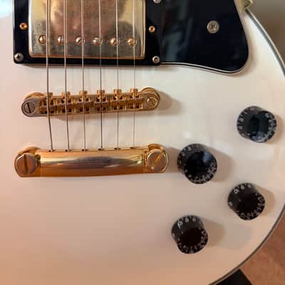 Epiphone Les Paul Custom 1999 Alpine White with hard case image 3