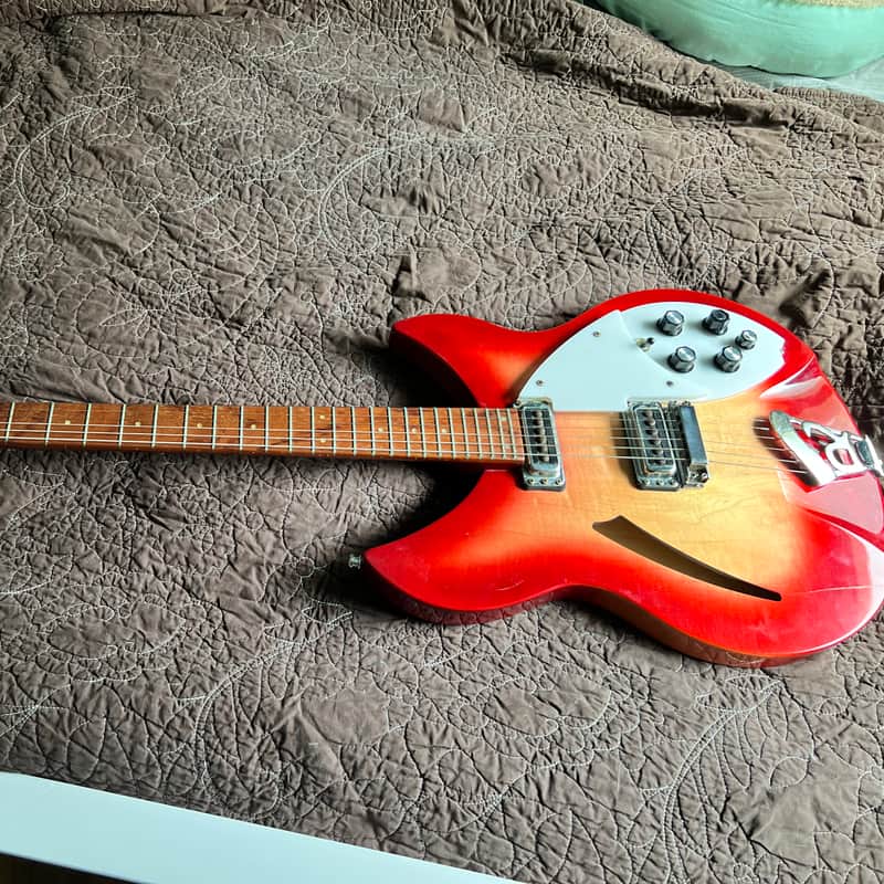 Rickenbacker 330