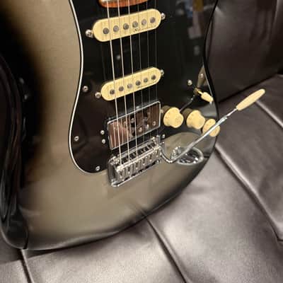 Fender Player Plus Stratocaster HSS with Pau Ferro Fretboard 2021 - Present - Silverburst image 11
