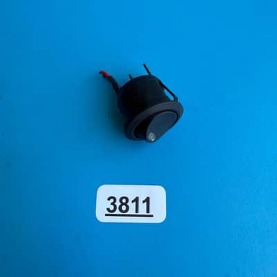 PEAVEY MAX 112 Bass Guitar Amplifier Part: Round Power ON/OFF Switch with Light image 4