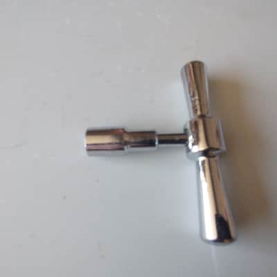 Unknown Extra large chrome plated drum and percussion instrument tuning key and never used image 3